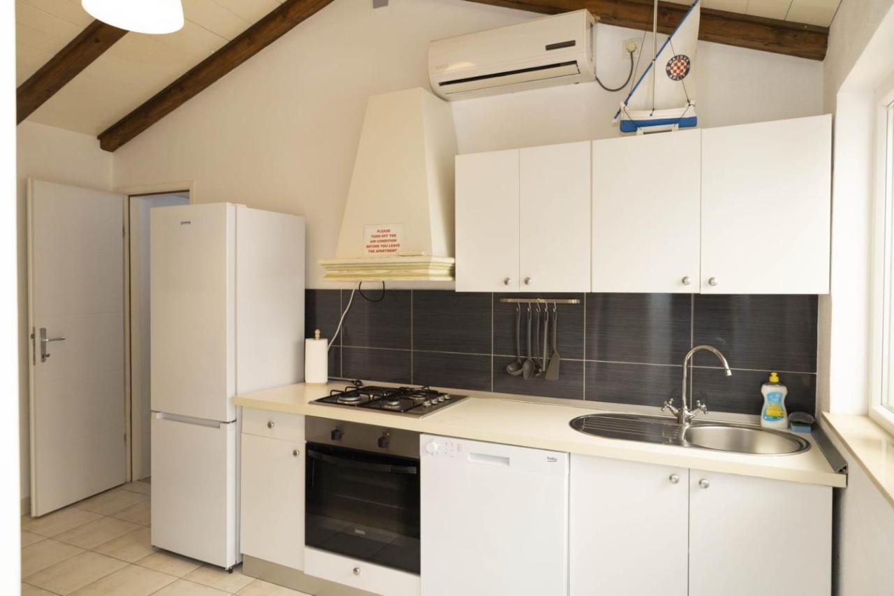 M&T Apartman Supetar Kültér fotó