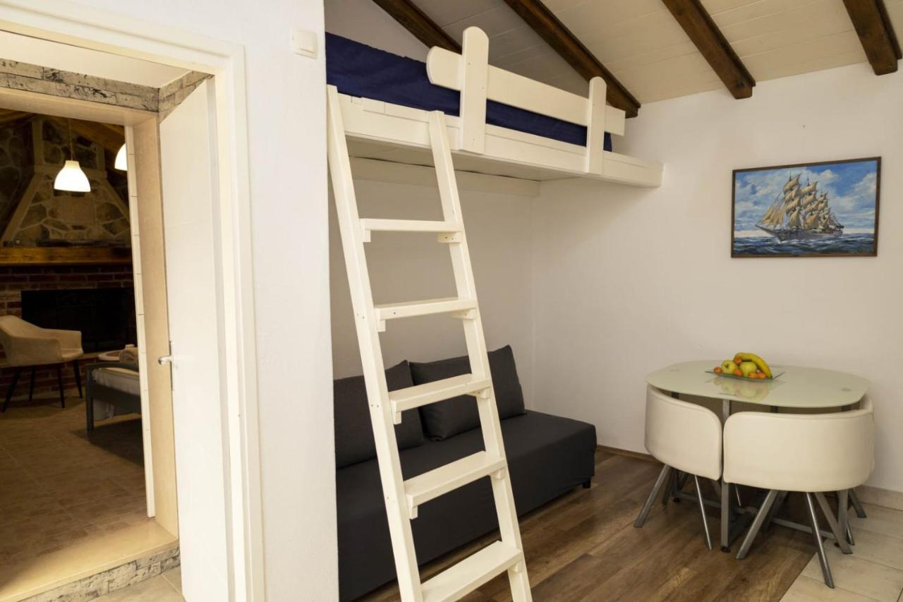 M&T Apartman Supetar Kültér fotó